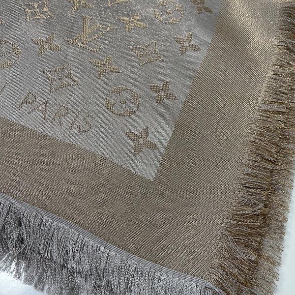 Louis Vuitton monogram shine shawl - Picture 9 of 10